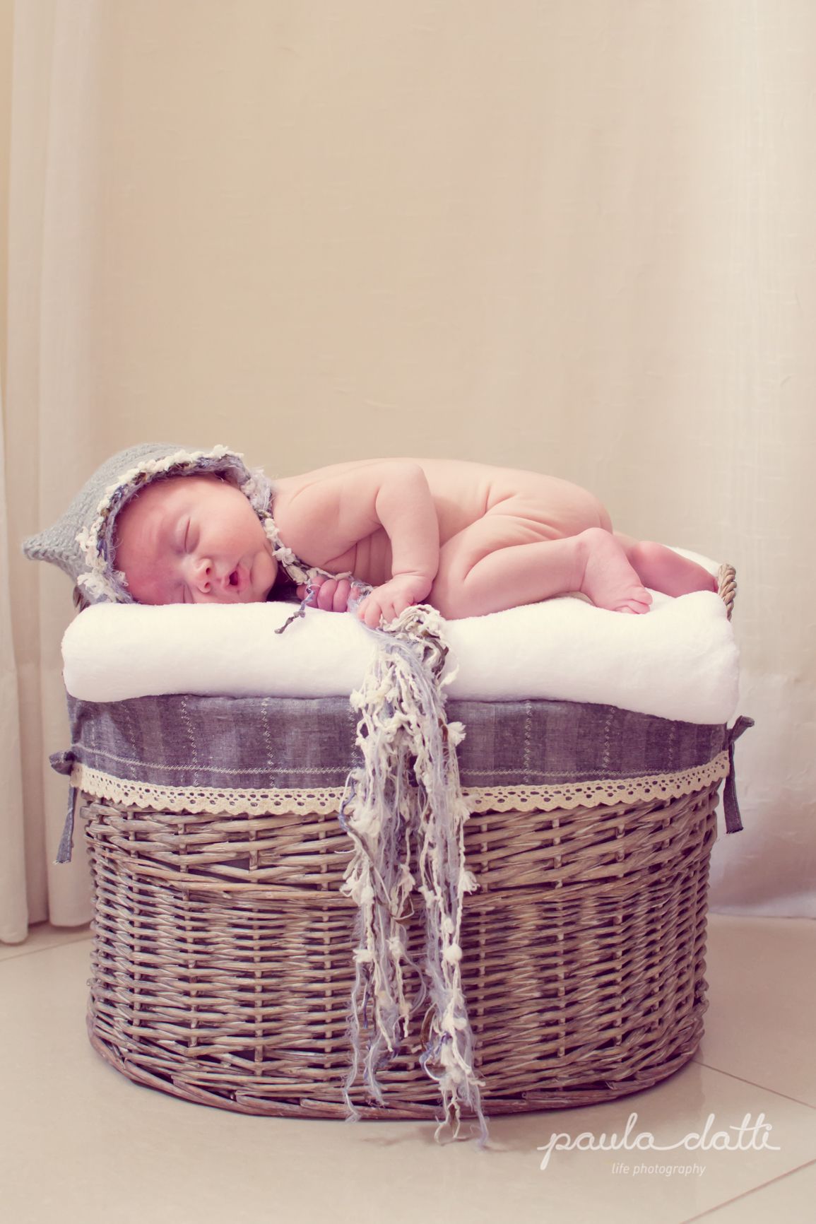 Foto do primeiro ensaio de recém-nascido remunerado da fotógrafa. Foto: Paula Datti